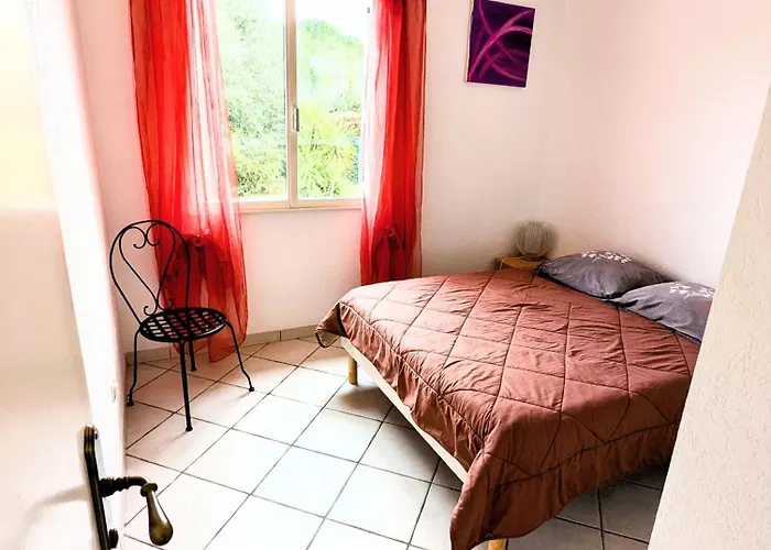 Le Jardin Des Délices - De 2 à 8 Personnes Avec Piscine Hébergement de vacances *